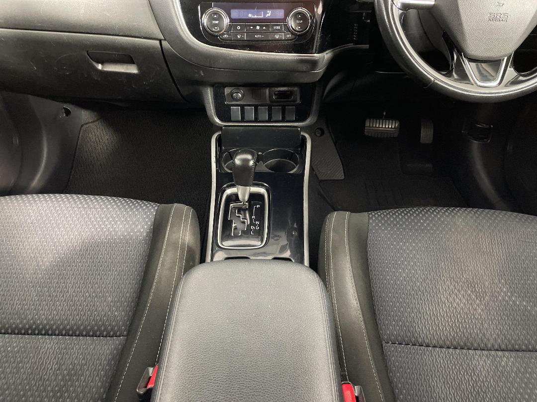 Photo '18' of Mitsubishi Outlander