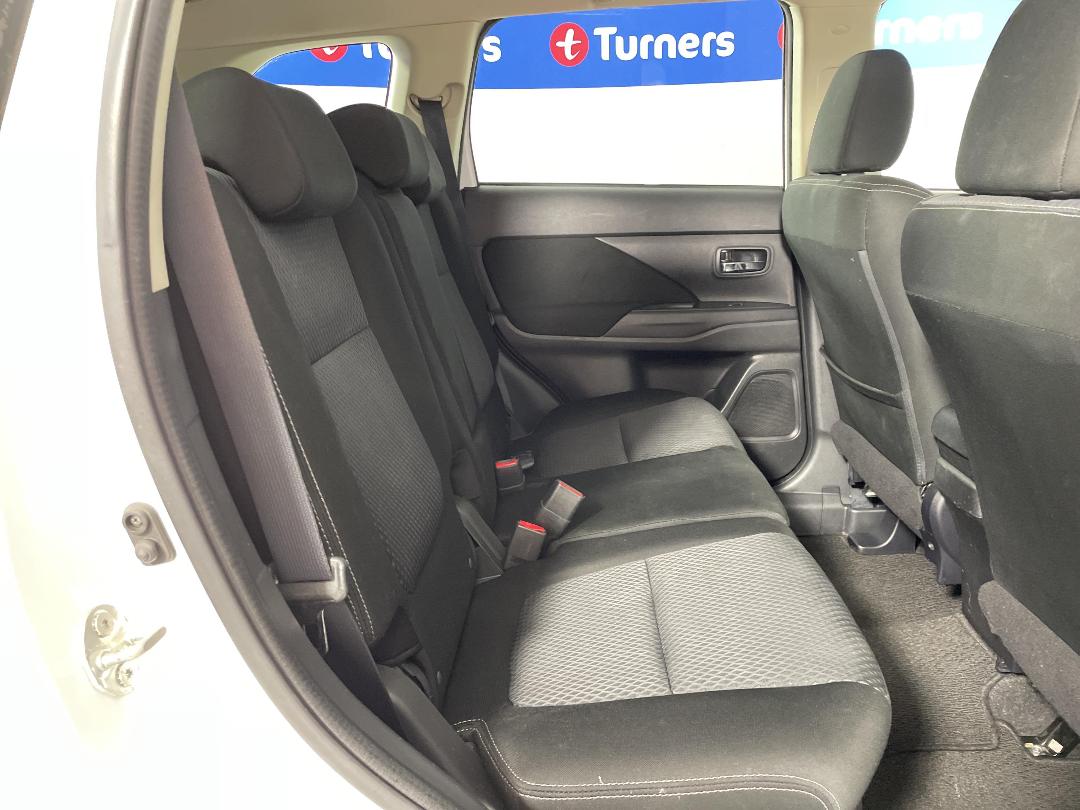 Photo '20' of Mitsubishi Outlander