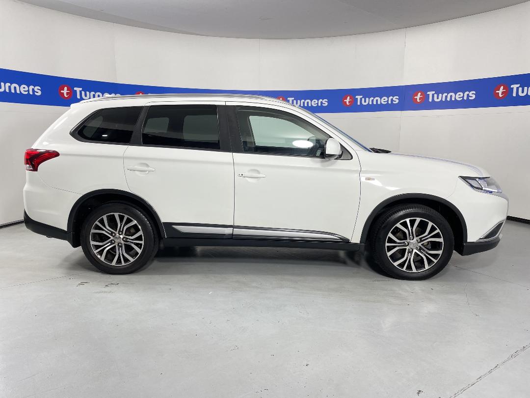 Photo '24' of Mitsubishi Outlander