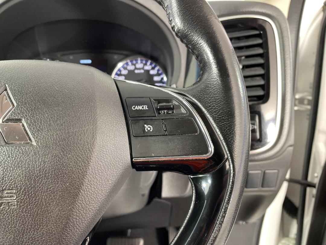 Photo '32' of Mitsubishi Outlander