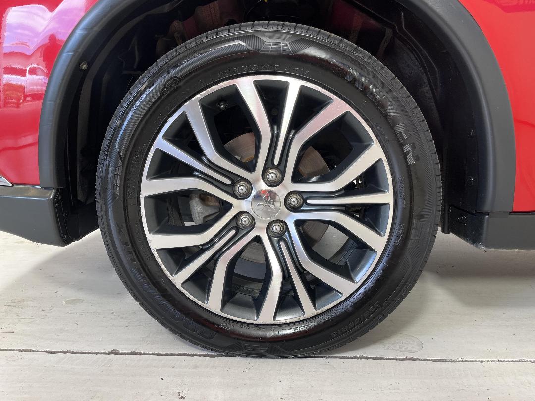 Photo '10' of Mitsubishi Outlander Photo '10' of Mitsubishi Outlander