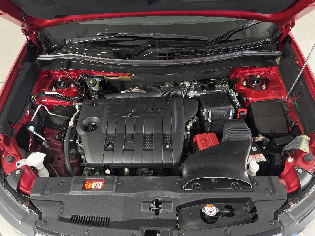 Photo '13' of Mitsubishi Outlander Photo '13' of Mitsubishi Outlander