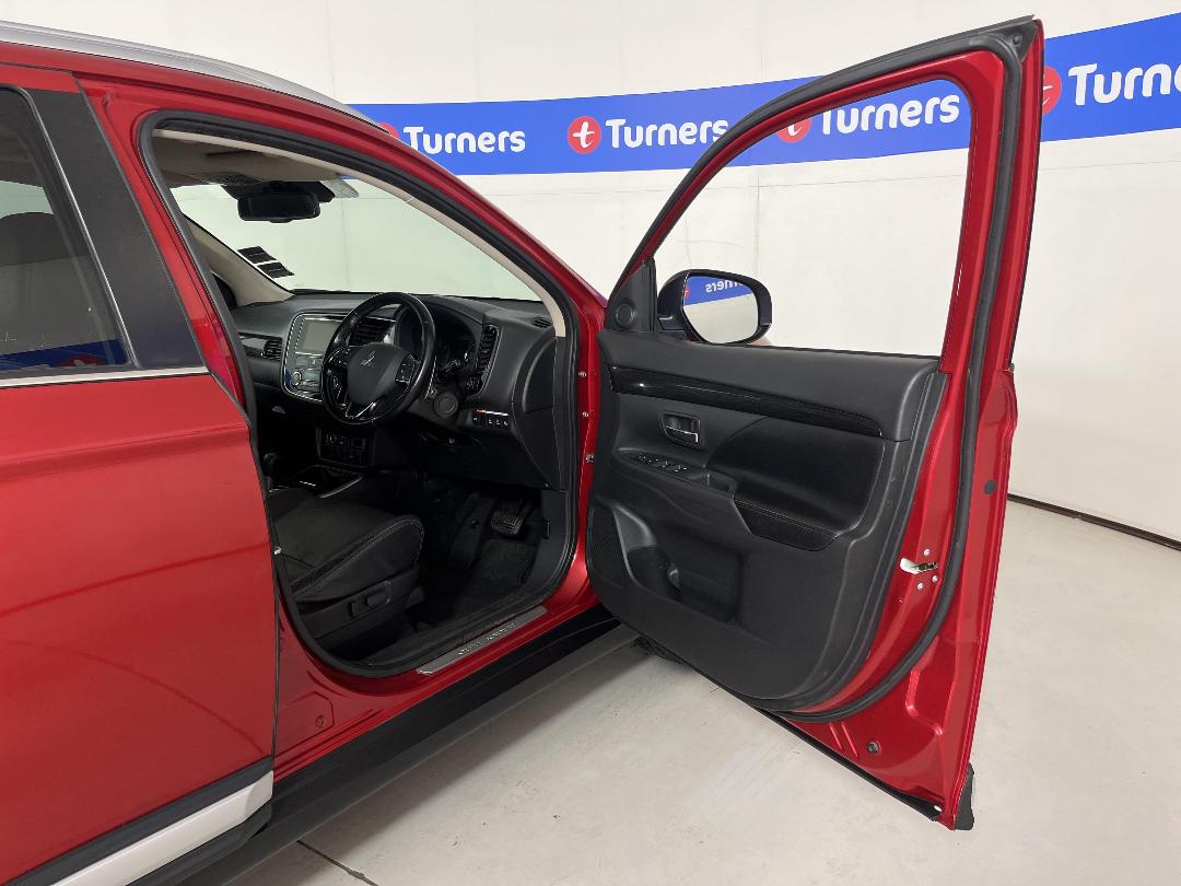 Photo '15' of Mitsubishi Outlander Photo '15' of Mitsubishi Outlander