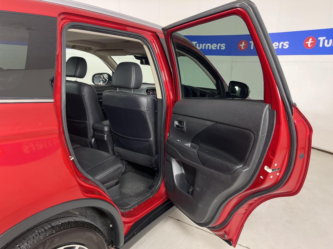 Photo '19' of Mitsubishi Outlander Photo '19' of Mitsubishi Outlander