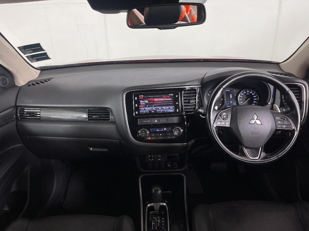 Photo '17' of Mitsubishi Outlander Photo '17' of Mitsubishi Outlander