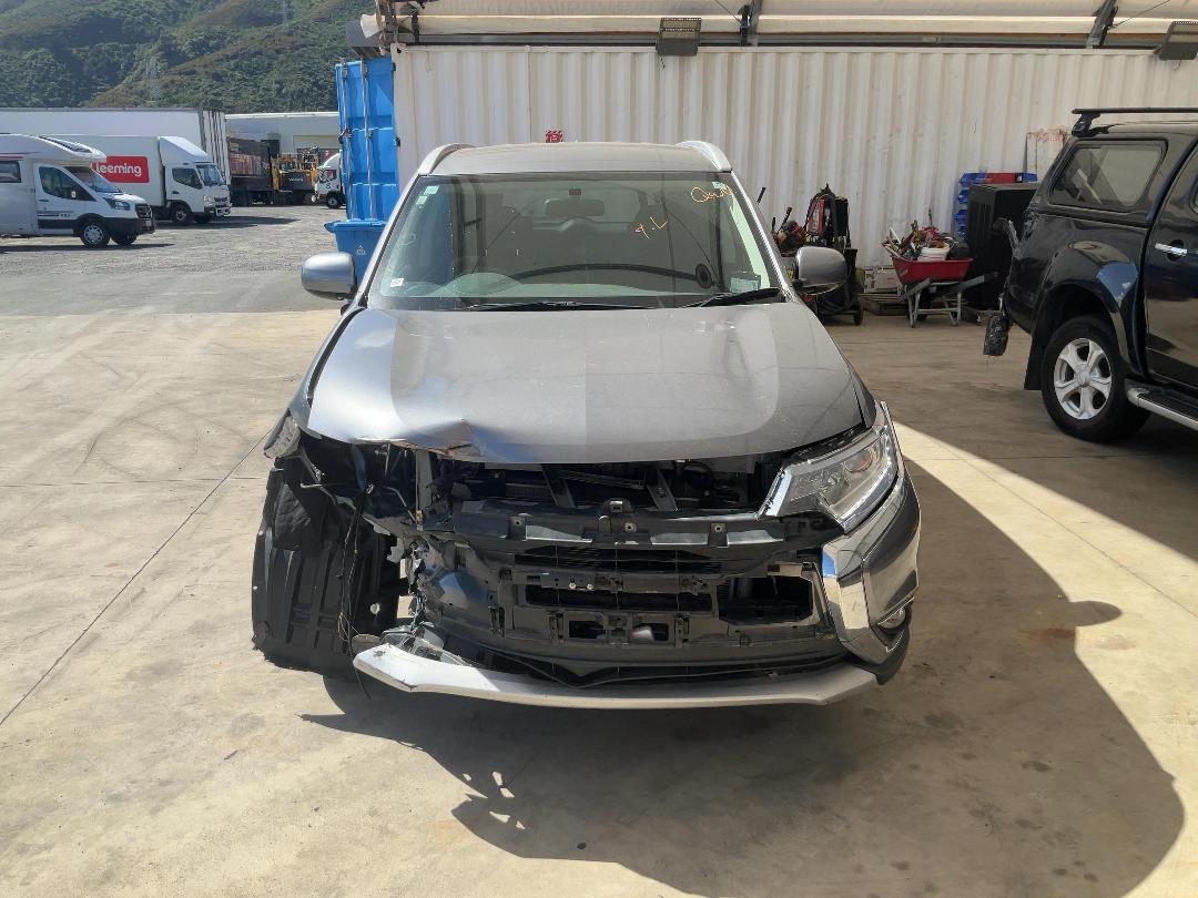 Photo '2' of Mitsubishi Outlander LS