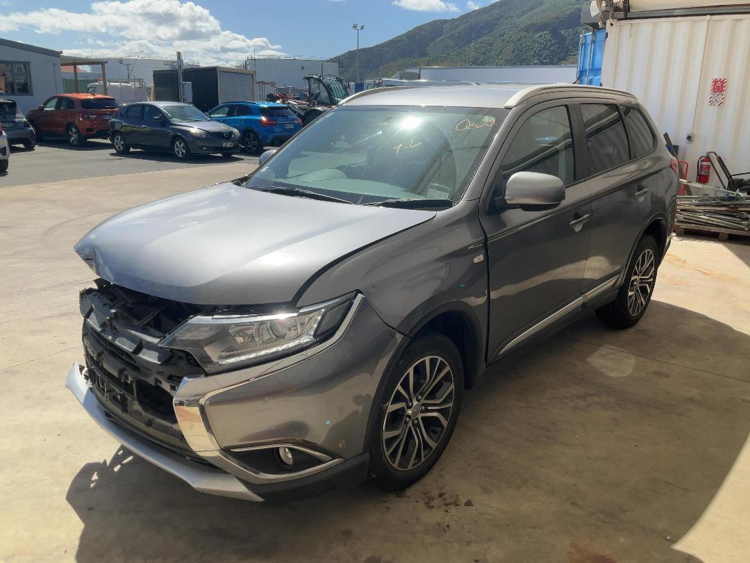 Photo '3' of Mitsubishi Outlander LS