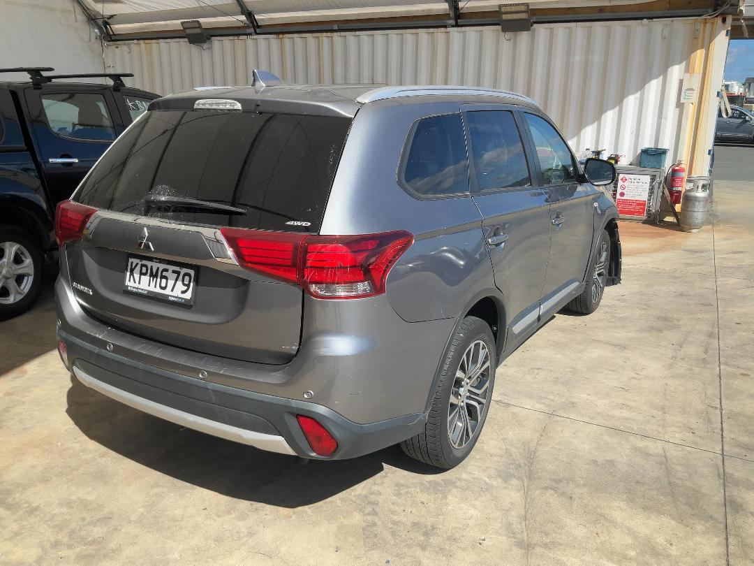 Photo '6' of Mitsubishi Outlander LS