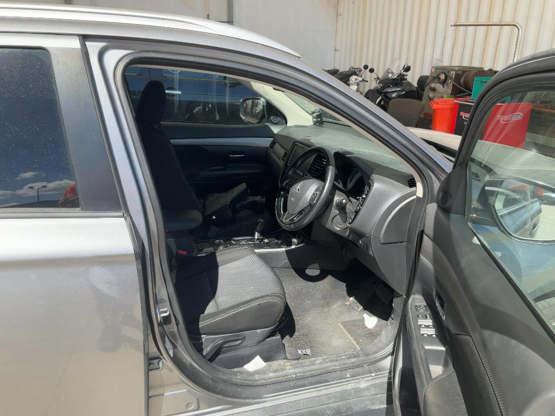 Photo '7' of Mitsubishi Outlander LS