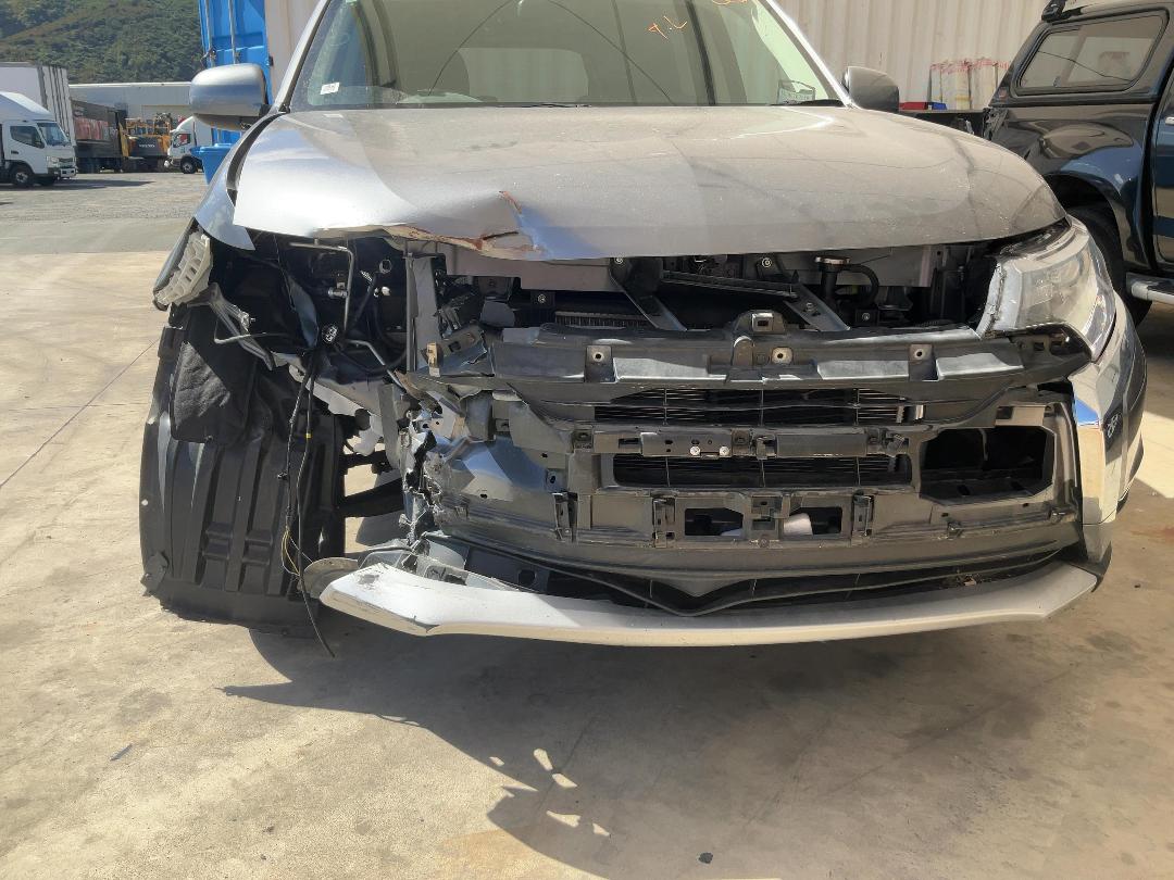 Photo '13' of Mitsubishi Outlander LS