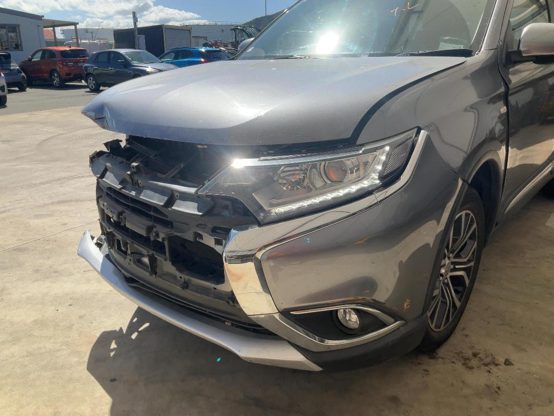 Photo '14' of Mitsubishi Outlander LS