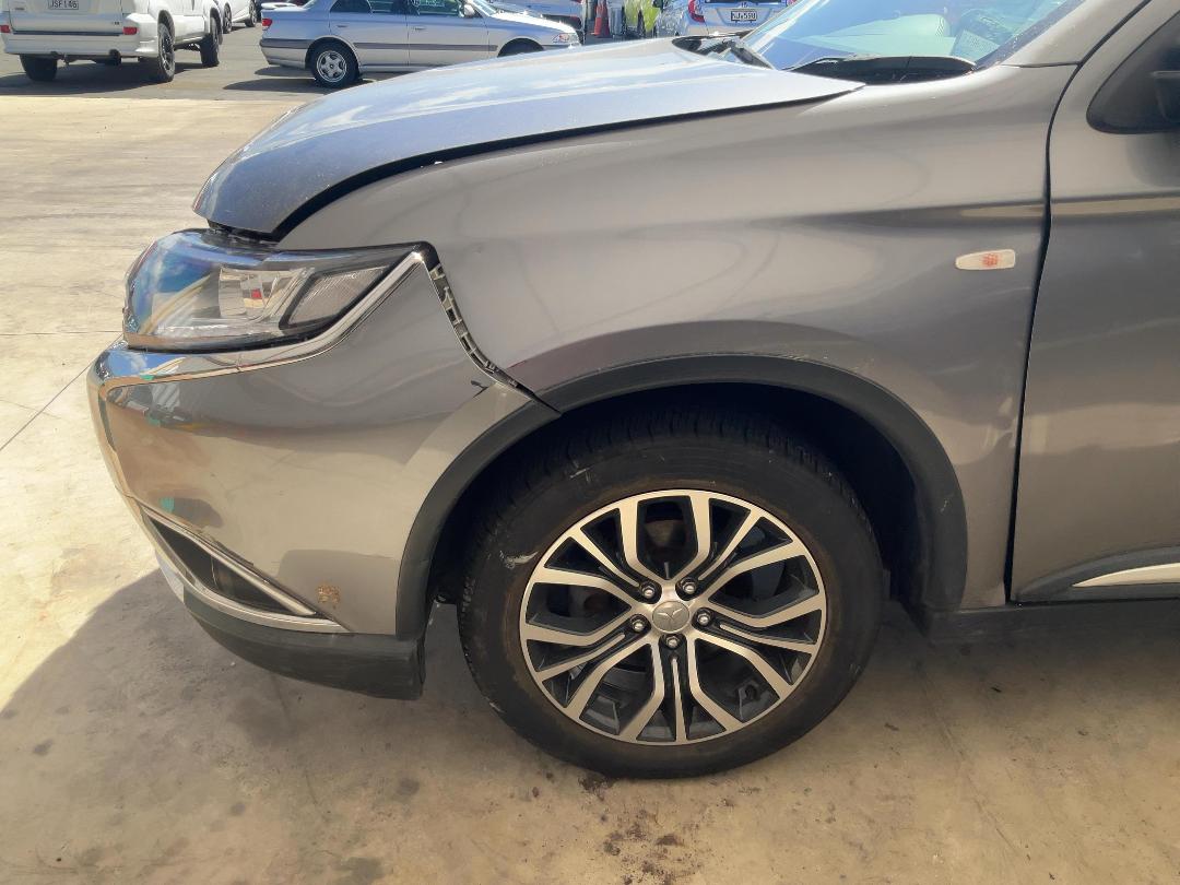 Photo '15' of Mitsubishi Outlander LS