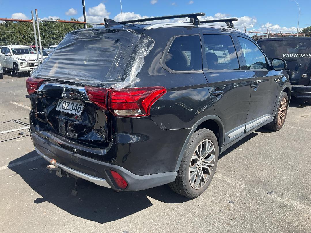 Photo '4' of Mitsubishi Outlander LS