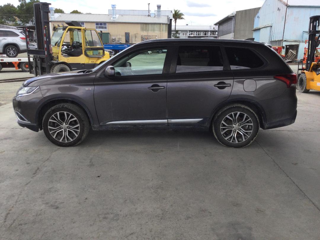 Photo '3' of Mitsubishi Outlander LS