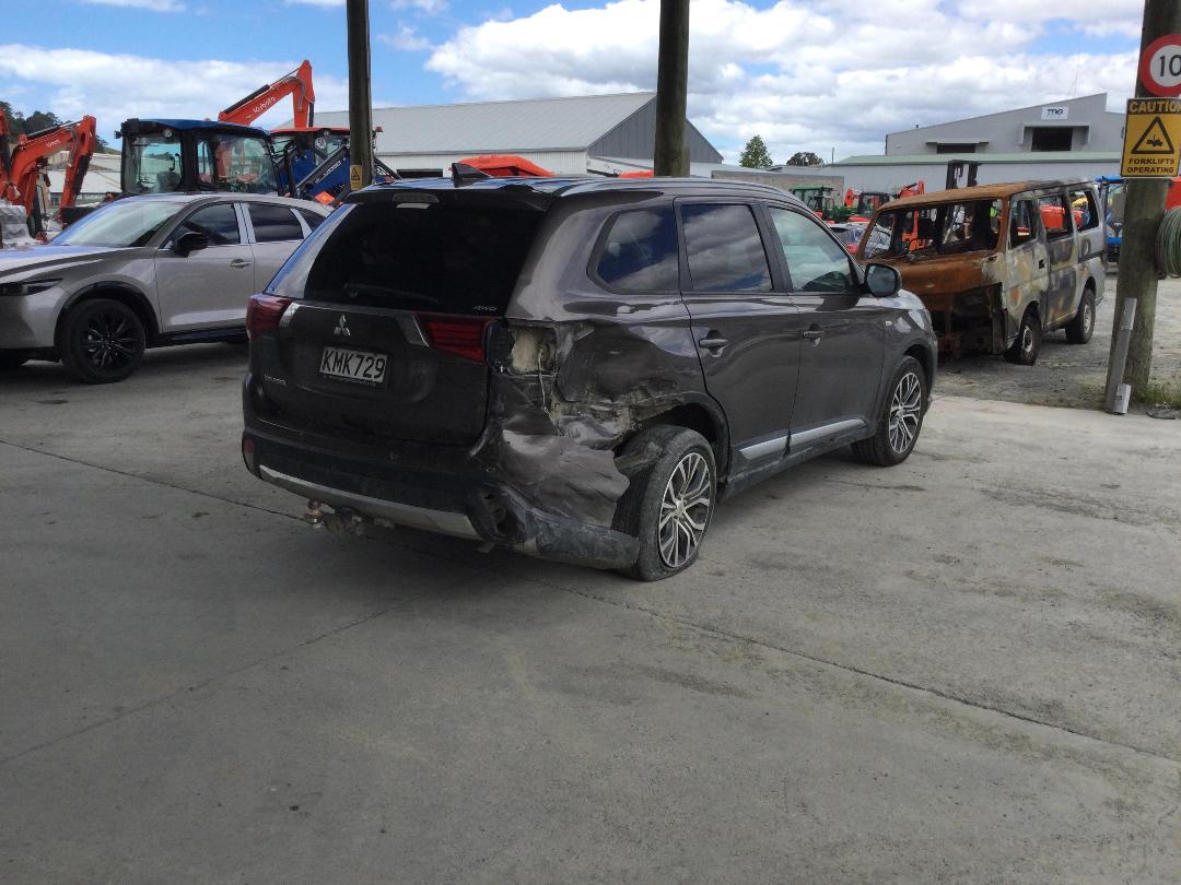 Photo '6' of Mitsubishi Outlander LS