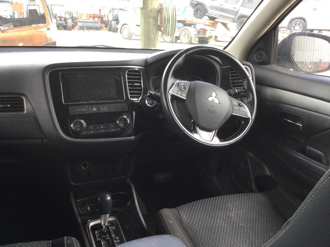 Photo '21' of Mitsubishi Outlander LS