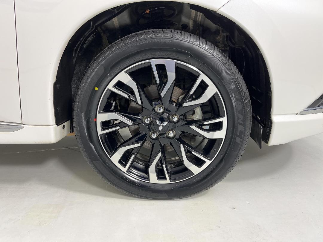 Photo '9' of Mitsubishi Outlander