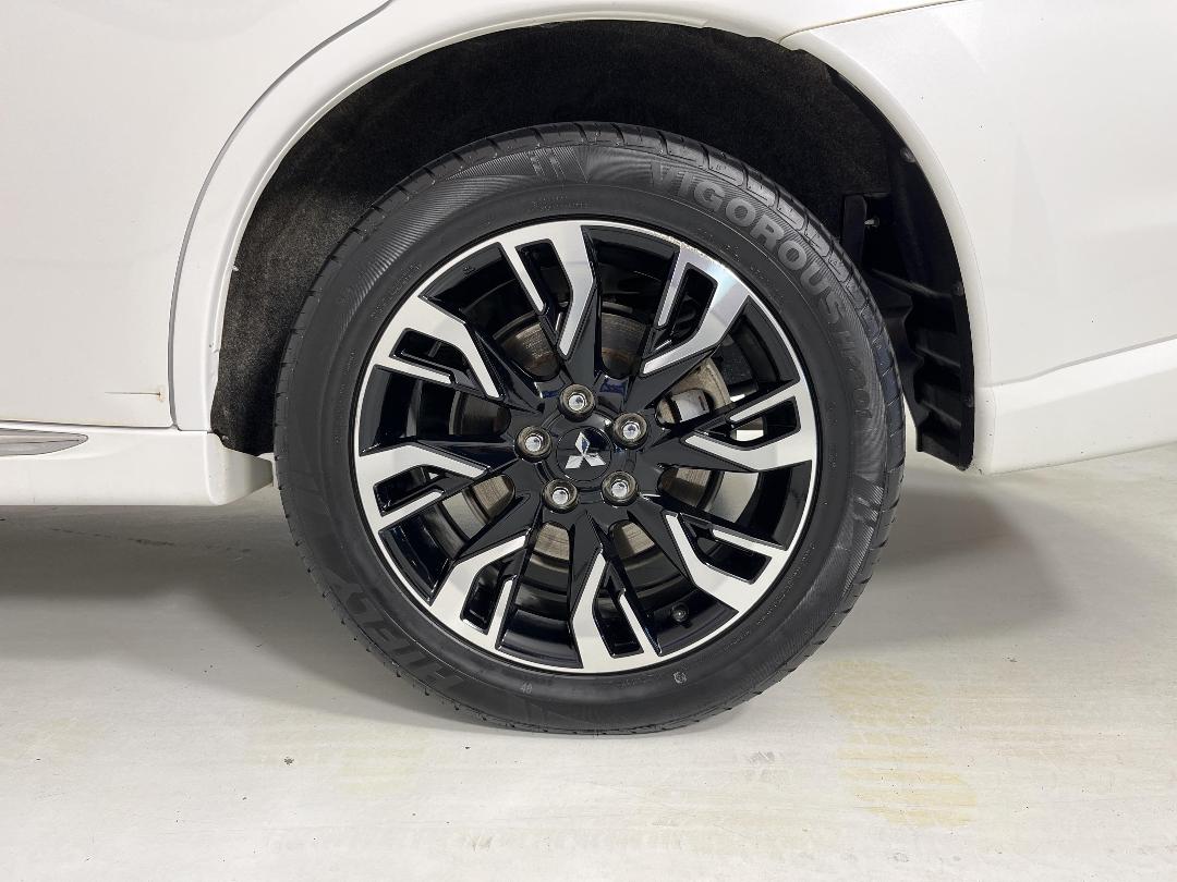 Photo '11' of Mitsubishi Outlander