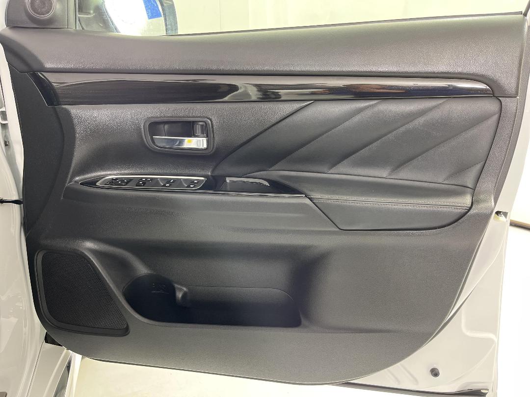 Photo '15' of Mitsubishi Outlander