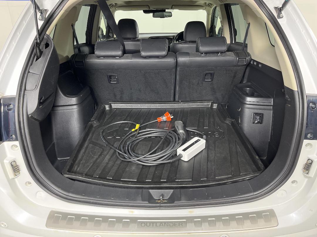 Photo '14' of Mitsubishi Outlander