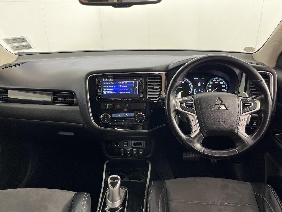 Photo '17' of Mitsubishi Outlander