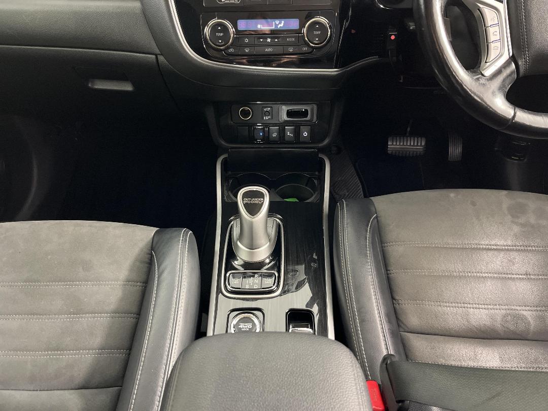 Photo '18' of Mitsubishi Outlander