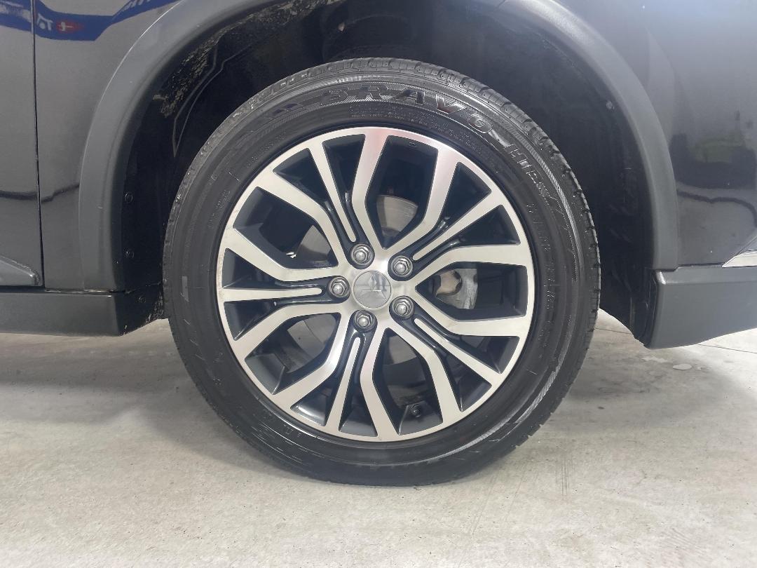 Photo '9' of Mitsubishi Outlander