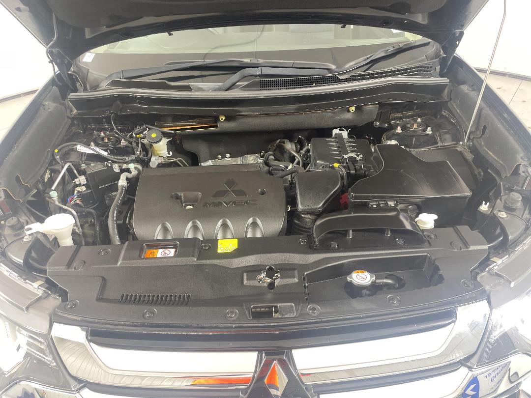 Photo '13' of Mitsubishi Outlander