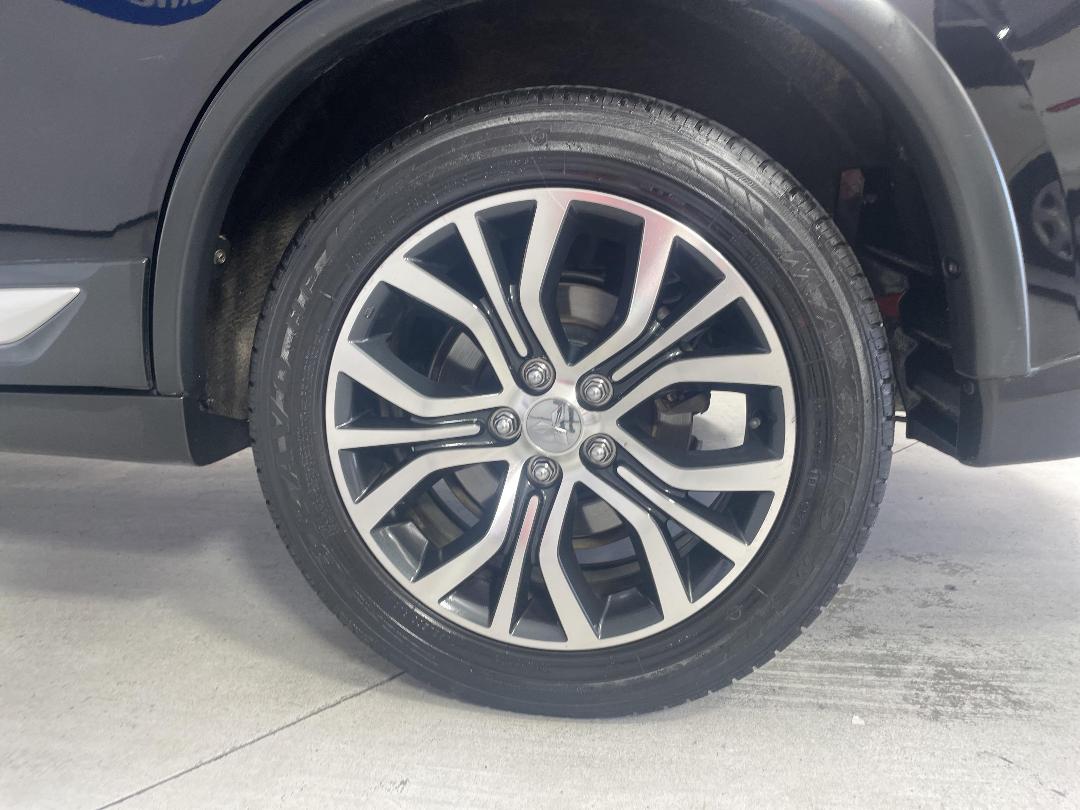 Photo '11' of Mitsubishi Outlander