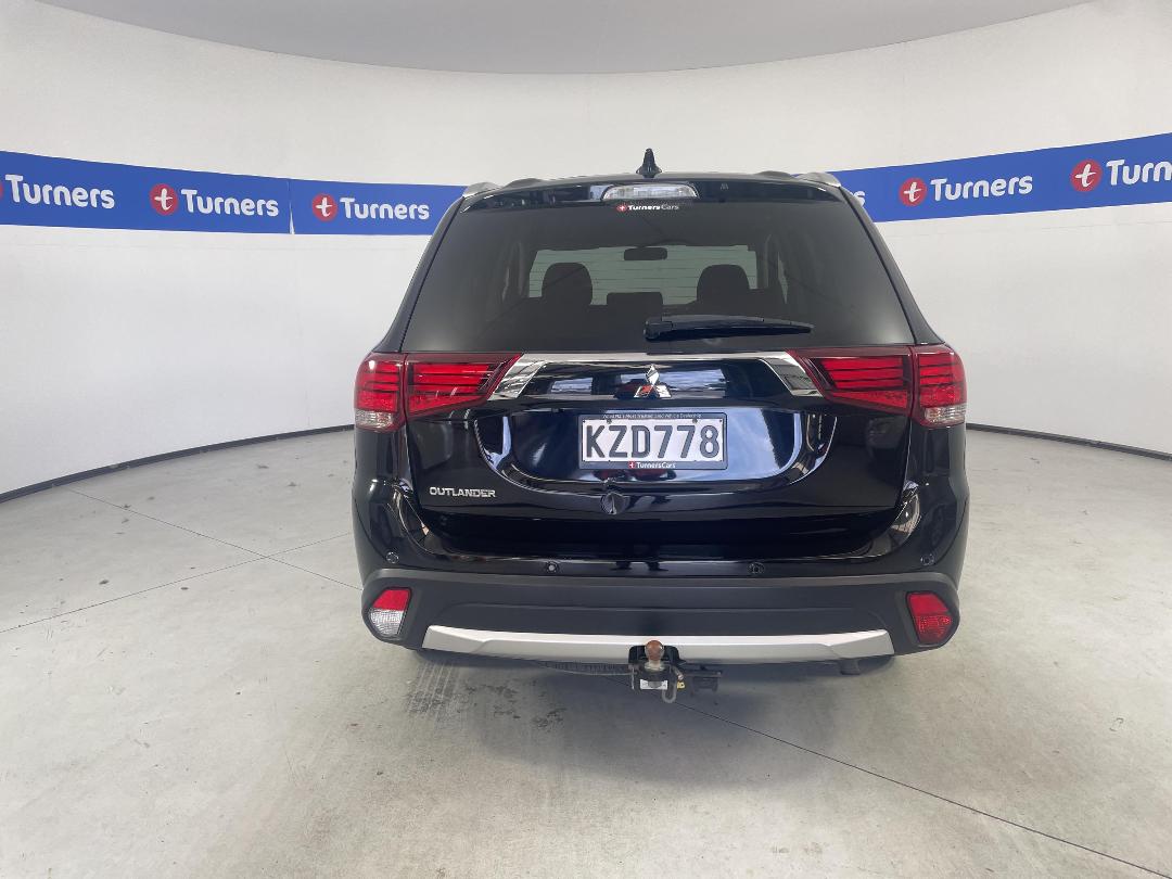 Photo '6' of Mitsubishi Outlander