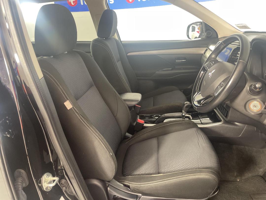 Photo '16' of Mitsubishi Outlander