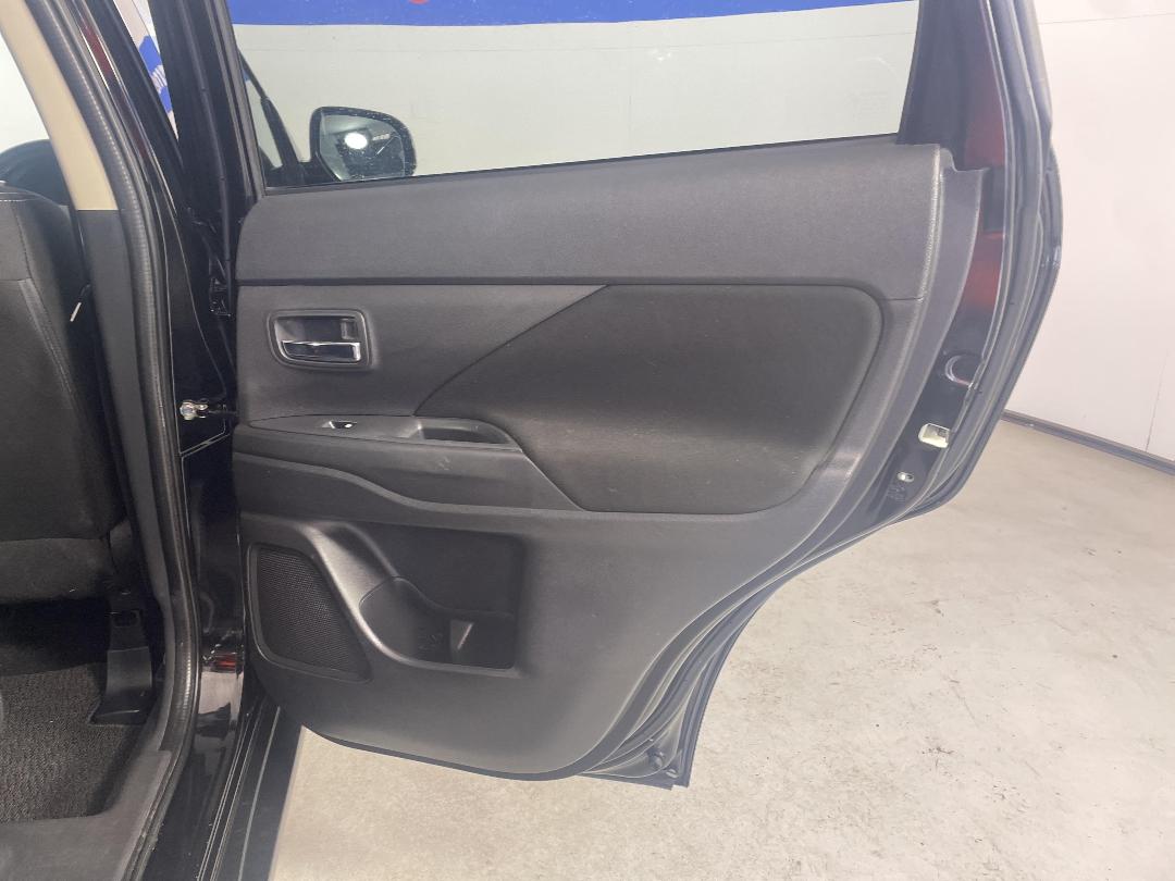 Photo '19' of Mitsubishi Outlander