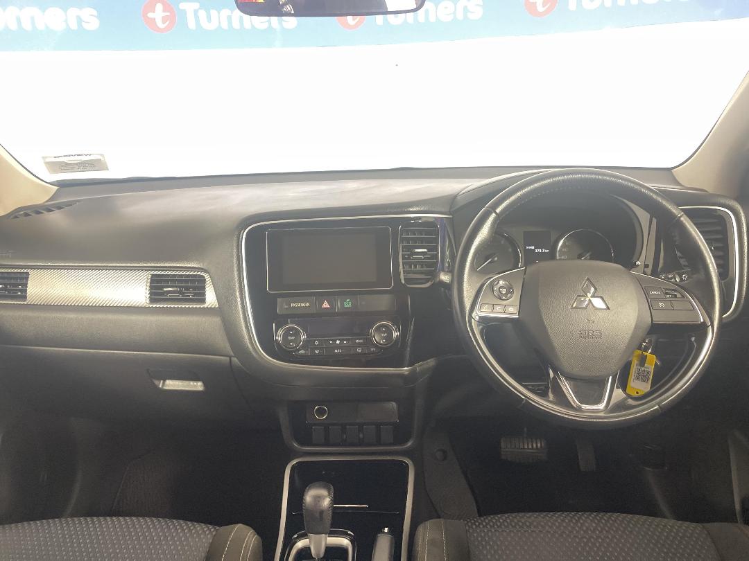 Photo '17' of Mitsubishi Outlander