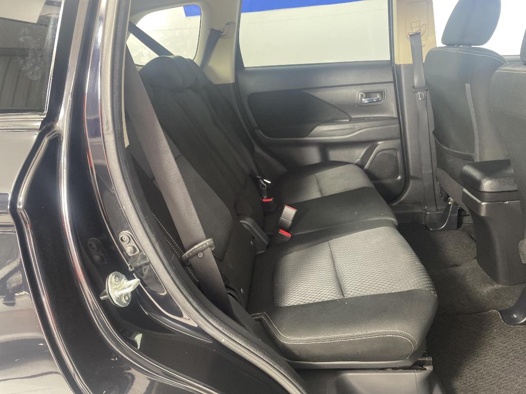 Photo '20' of Mitsubishi Outlander