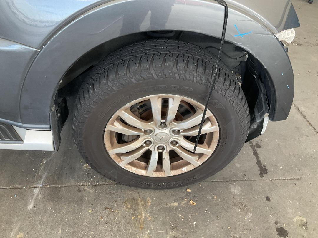 Photo '2' of Mitsubishi Pajero Exceed