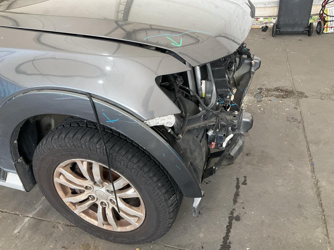 Photo '4' of Mitsubishi Pajero Exceed