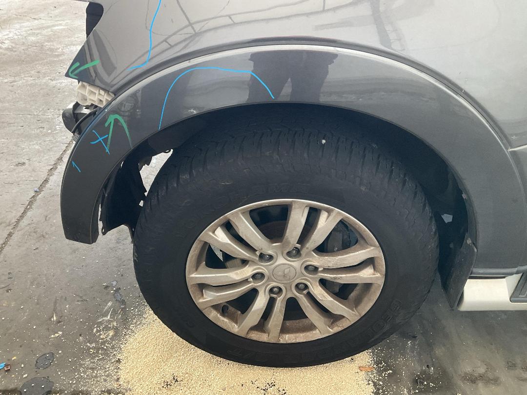 Photo '10' of Mitsubishi Pajero Exceed