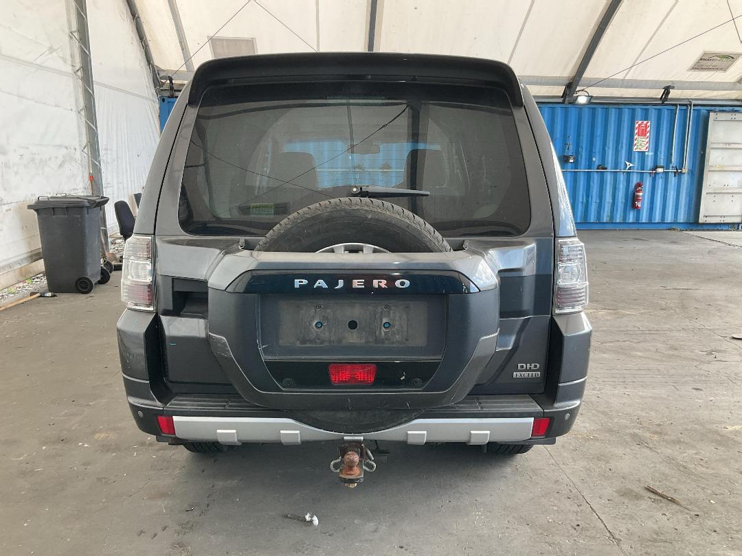 Photo '18' of Mitsubishi Pajero Exceed