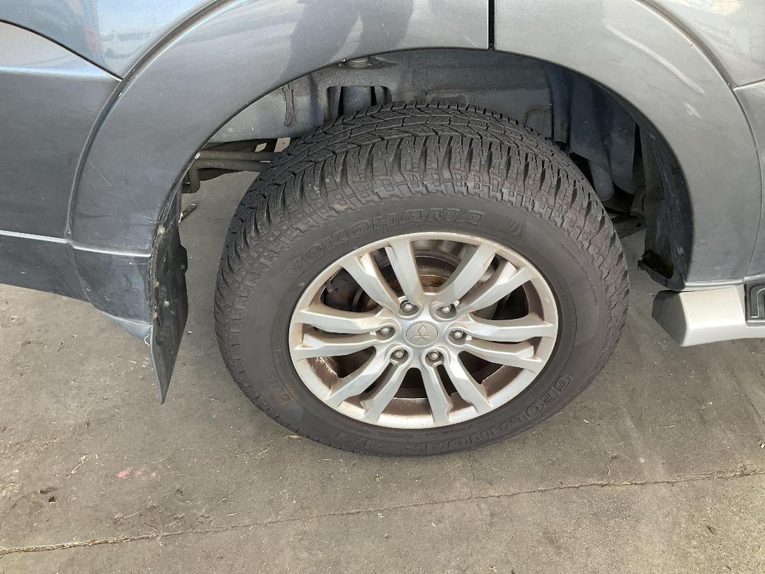 Photo '23' of Mitsubishi Pajero Exceed