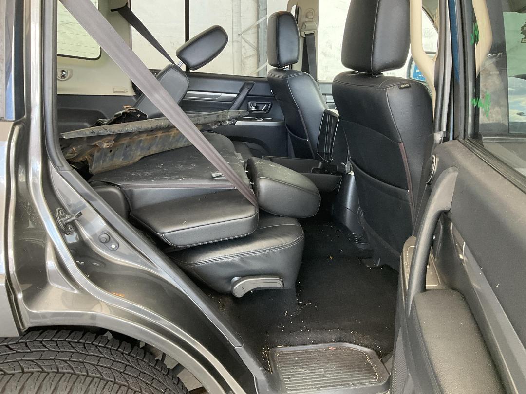 Photo '26' of Mitsubishi Pajero Exceed