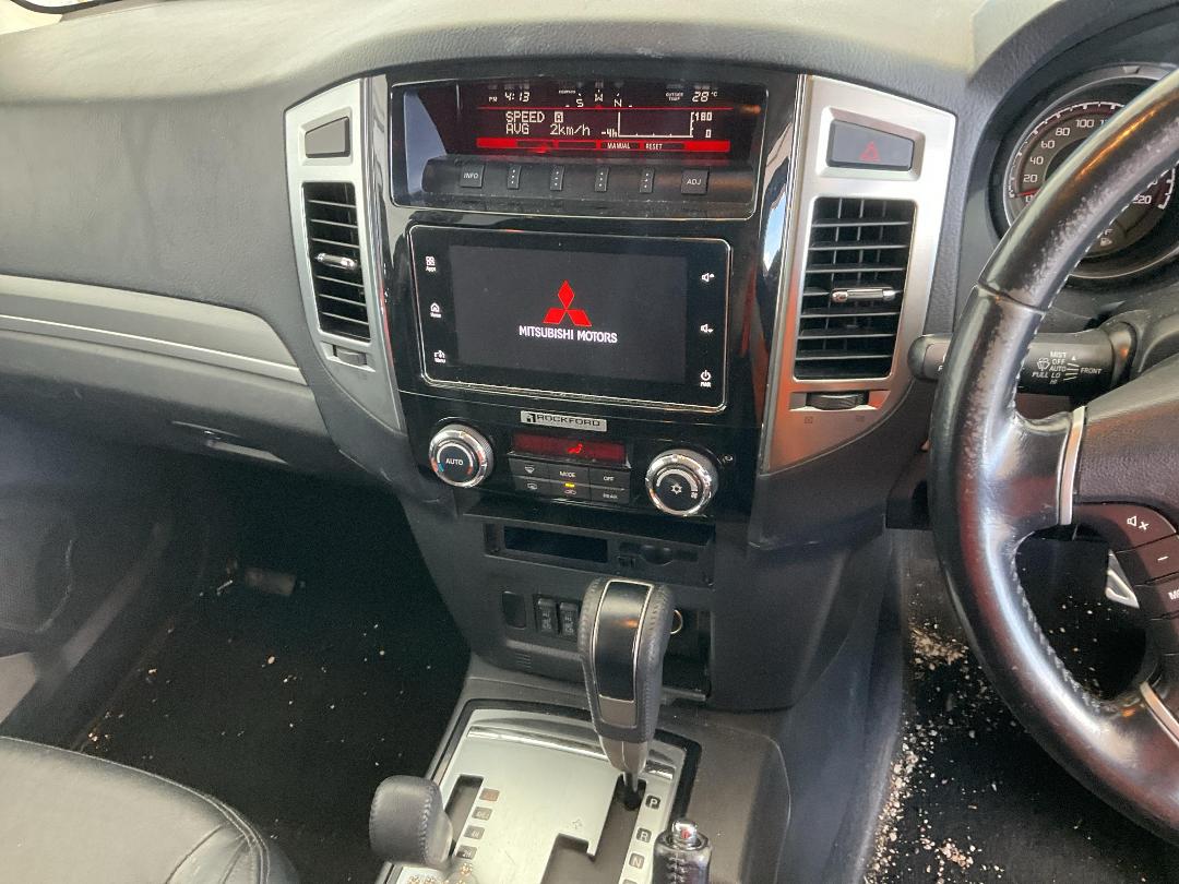 Photo '31' of Mitsubishi Pajero Exceed