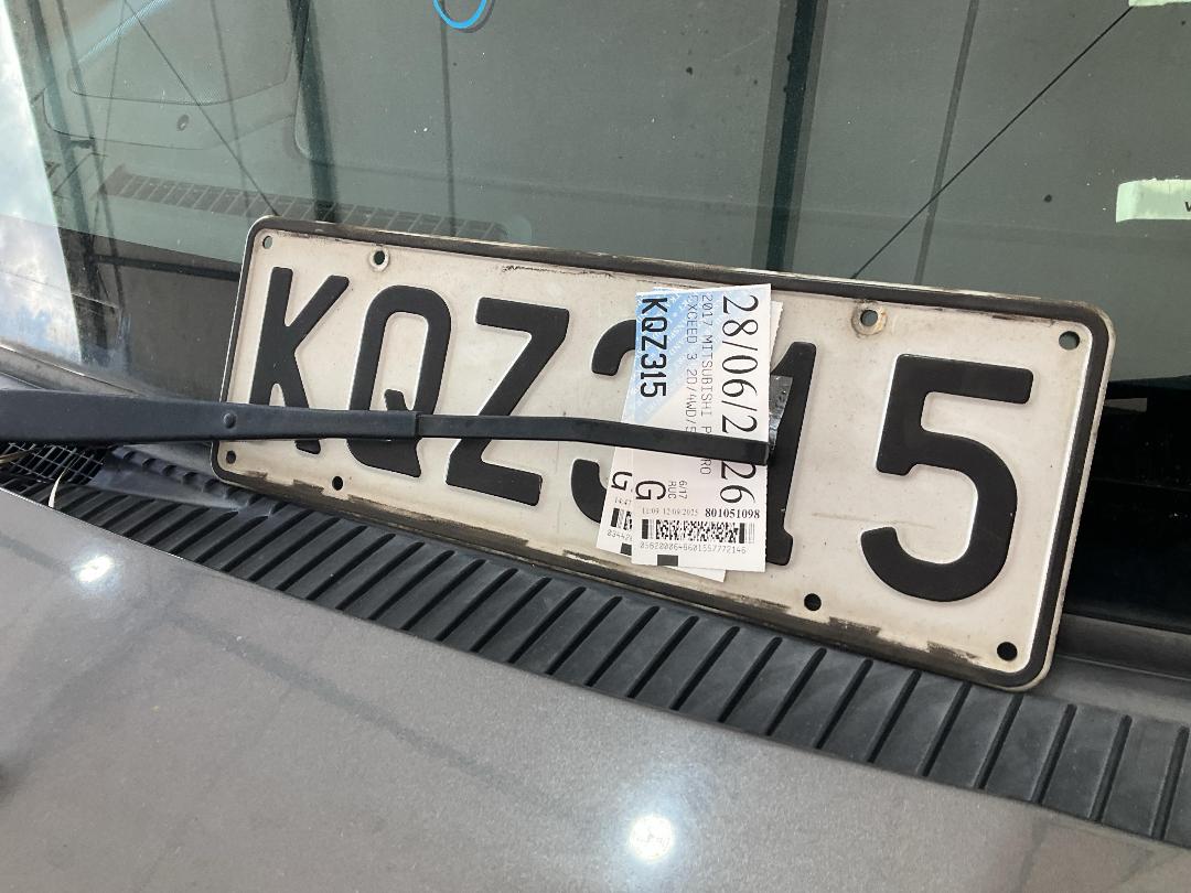 Photo '38' of Mitsubishi Pajero Exceed