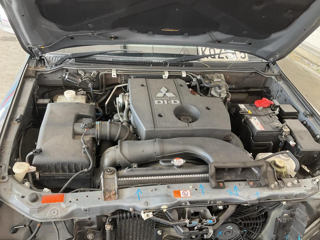 Photo '37' of Mitsubishi Pajero Exceed