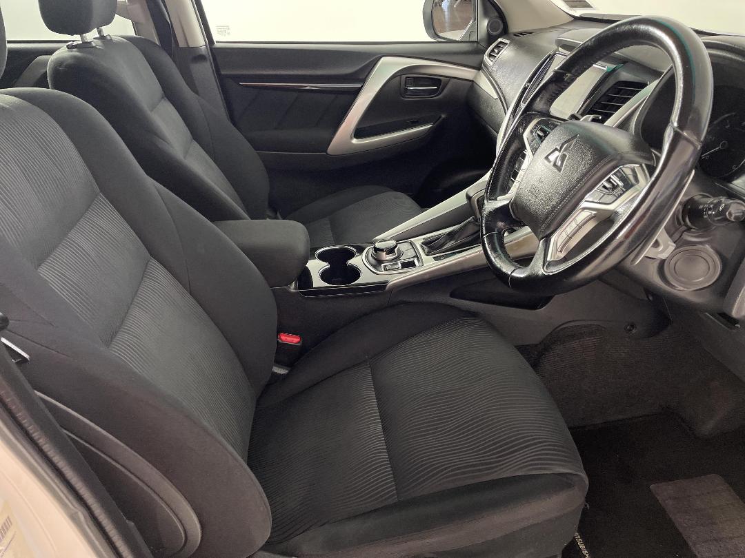 Photo '16' of Mitsubishi Pajero Sport