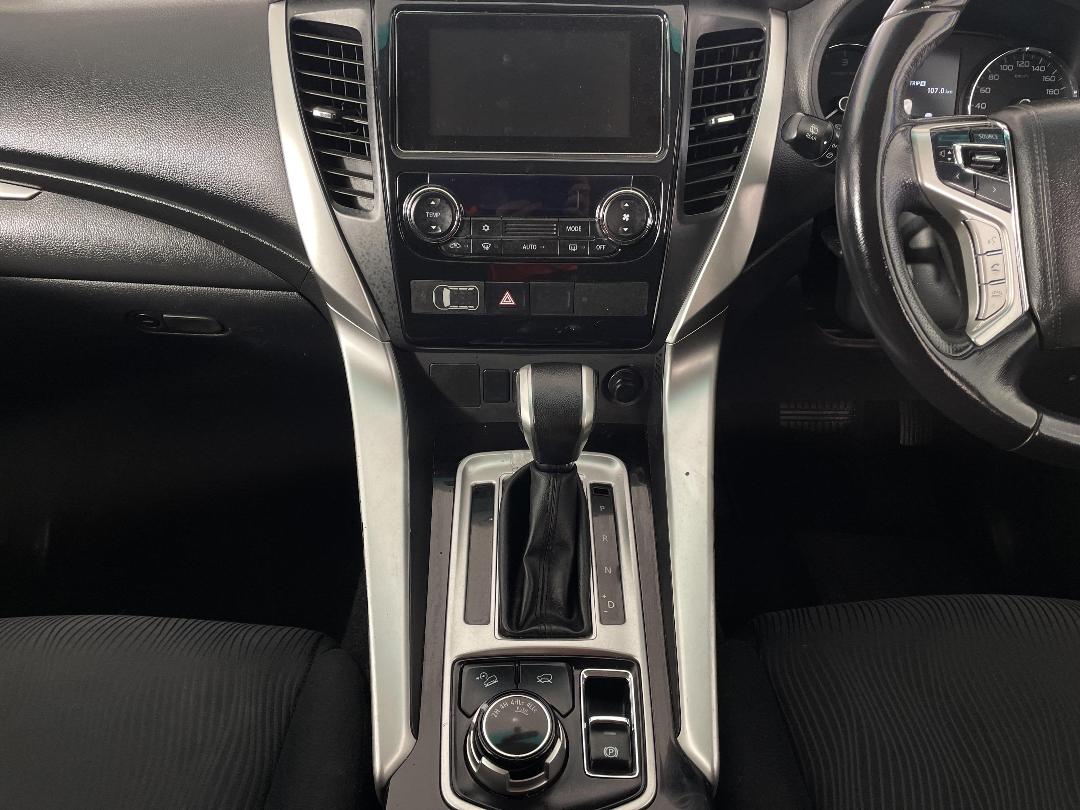 Photo '18' of Mitsubishi Pajero Sport