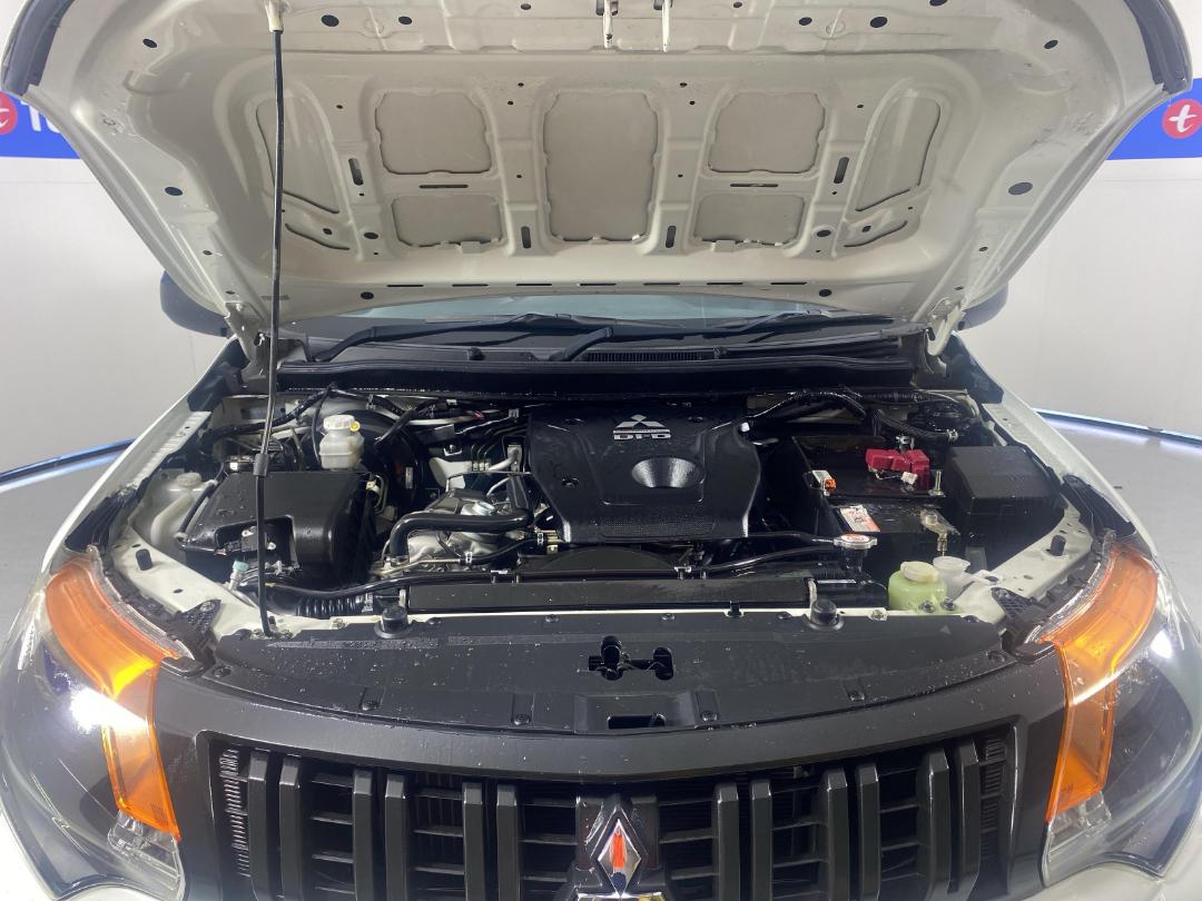 Photo '13' of Mitsubishi Triton