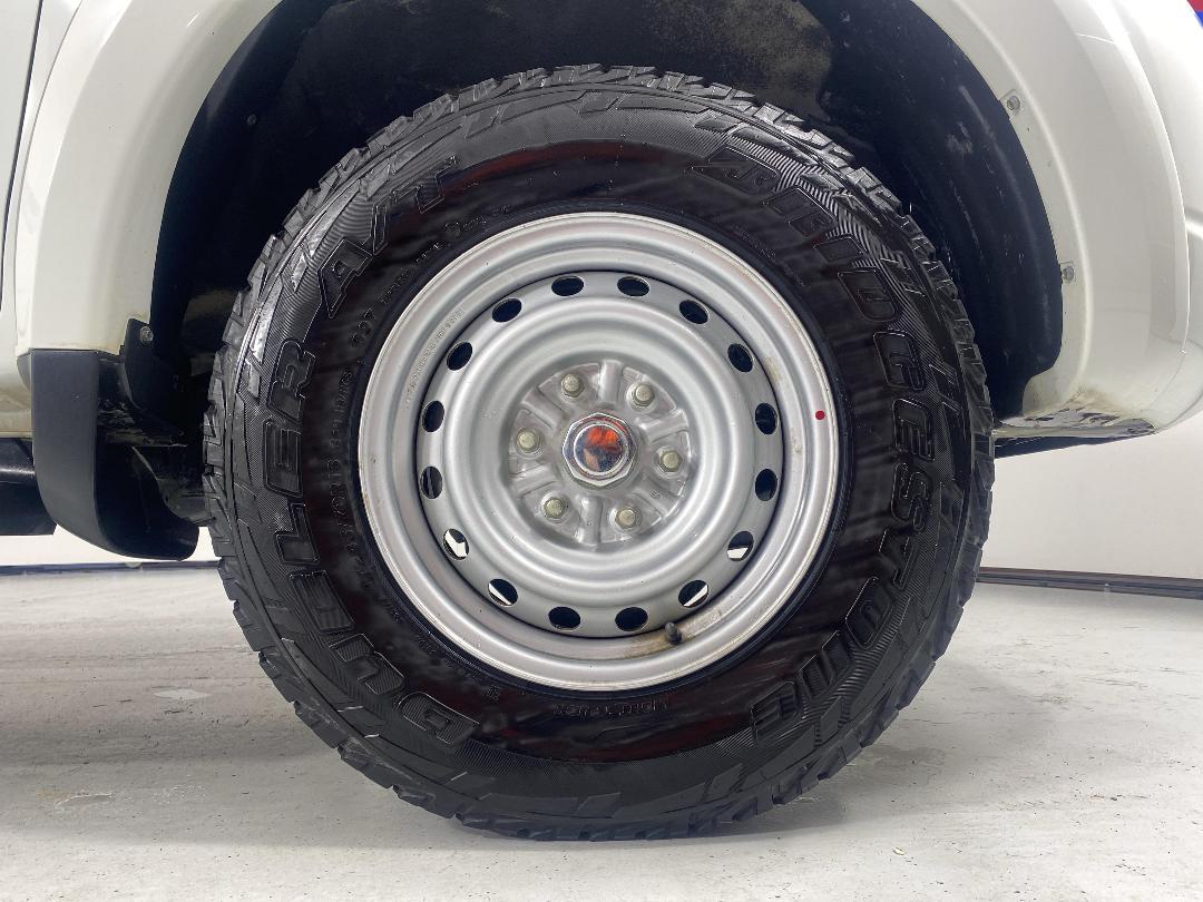 Photo '9' of Mitsubishi Triton