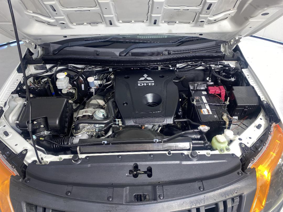 Photo '13' of Mitsubishi Triton