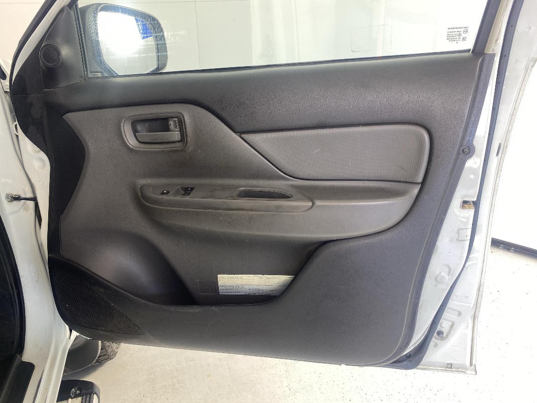 Photo '15' of Mitsubishi Triton