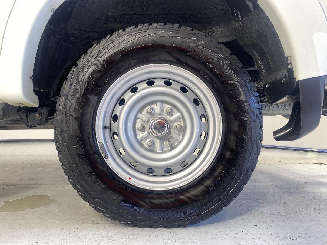 Photo '11' of Mitsubishi Triton